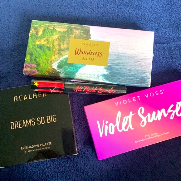 Eyeshadow Palette and Mascara Bundle - Picture 1 of 5